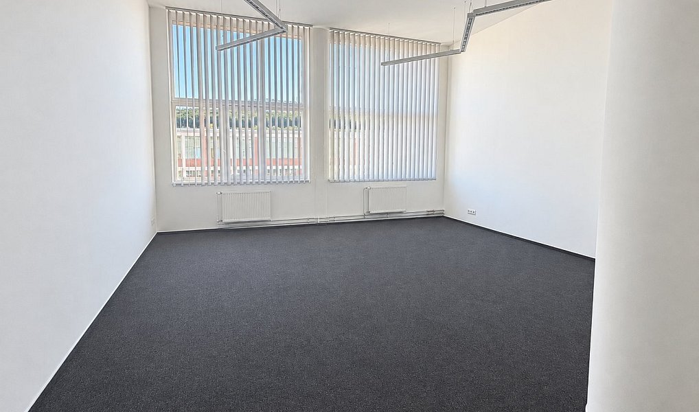 Pronájem kanceláře 46 m², Zlín – náhled fotky 4