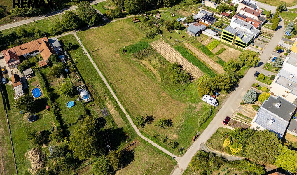 Prodej stavebního pozemku 2 330 m², Milešovice – náhled fotky 11