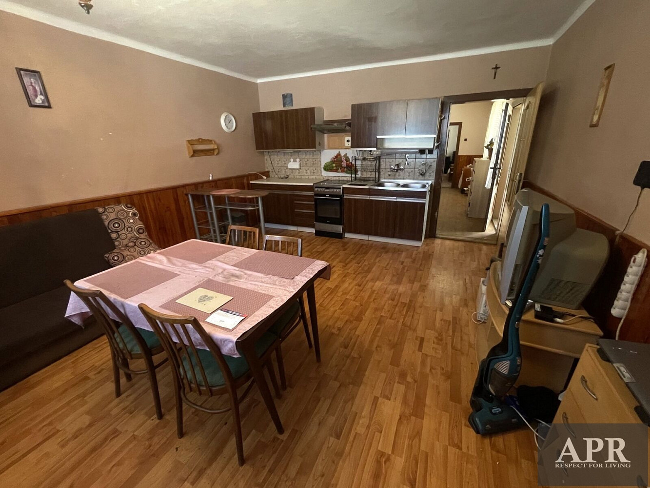 Prodej domu 100 m² s pozemkem 989 m² – fotografie 2