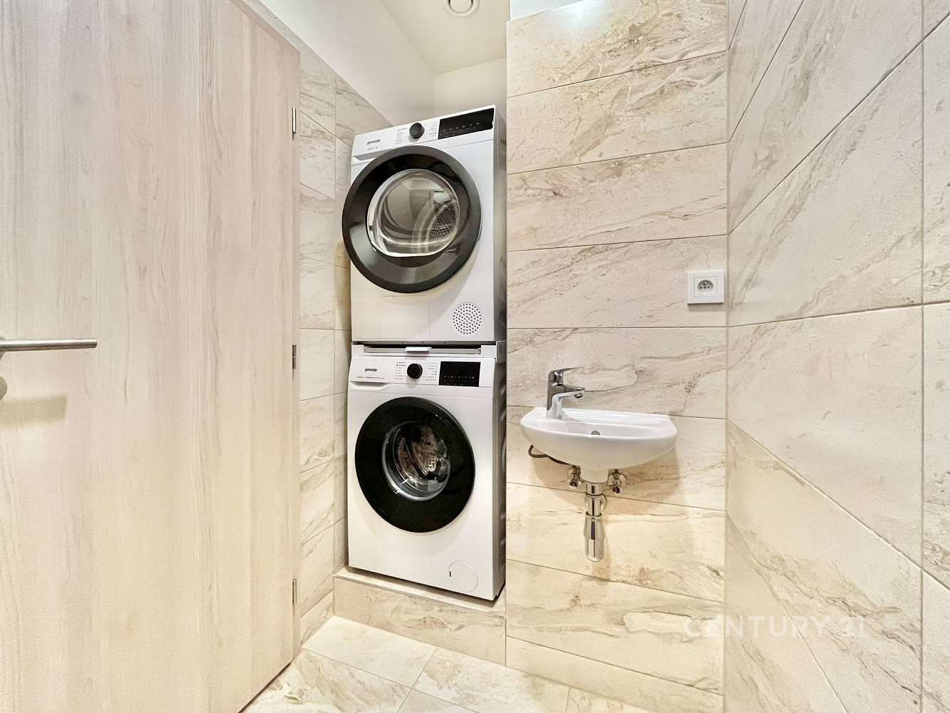 Pronájem bytu 3+kk 66 m² – fotografie 4