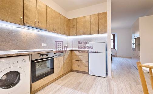 Pronájem bytu 1+kk 36 m², Kostelní, Jindřichův Hradec - Jindřichův Hradec I