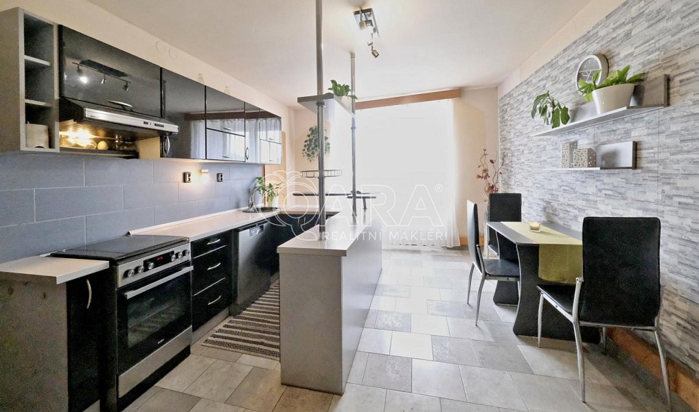 Prodej domu 287 m² s pozemkem 412 m², Postoloprty – náhled fotky 2