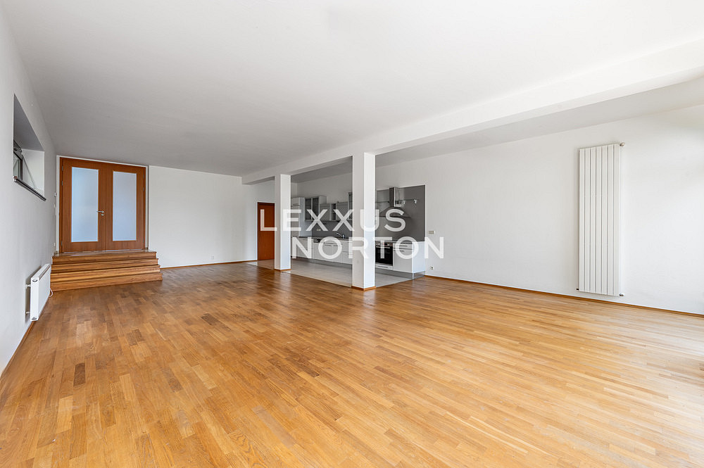Pronájem domu 373 m² s pozemkem 857 m² — photo 5