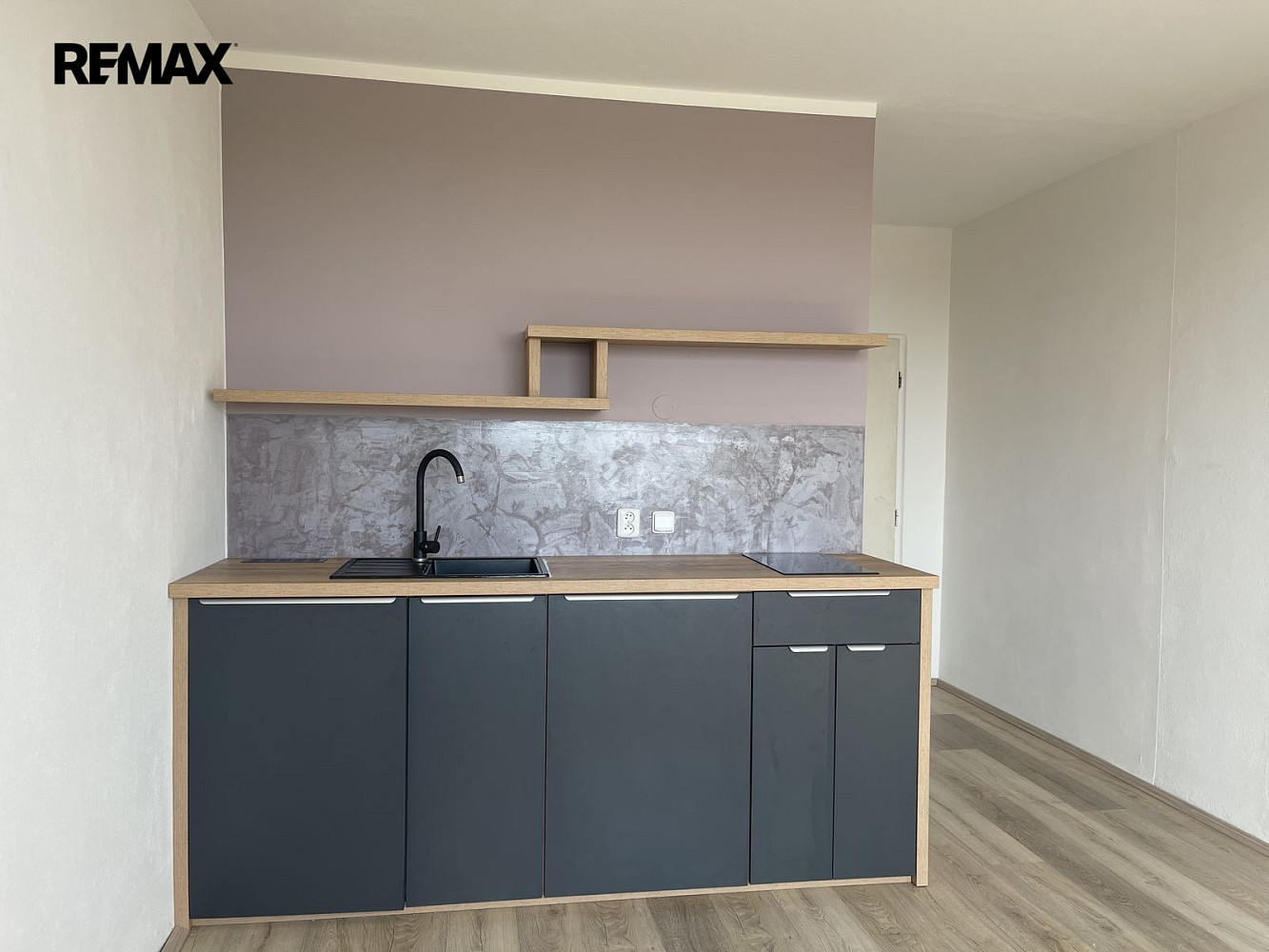 Pronájem bytu 1+kk 20 m² — photo 2