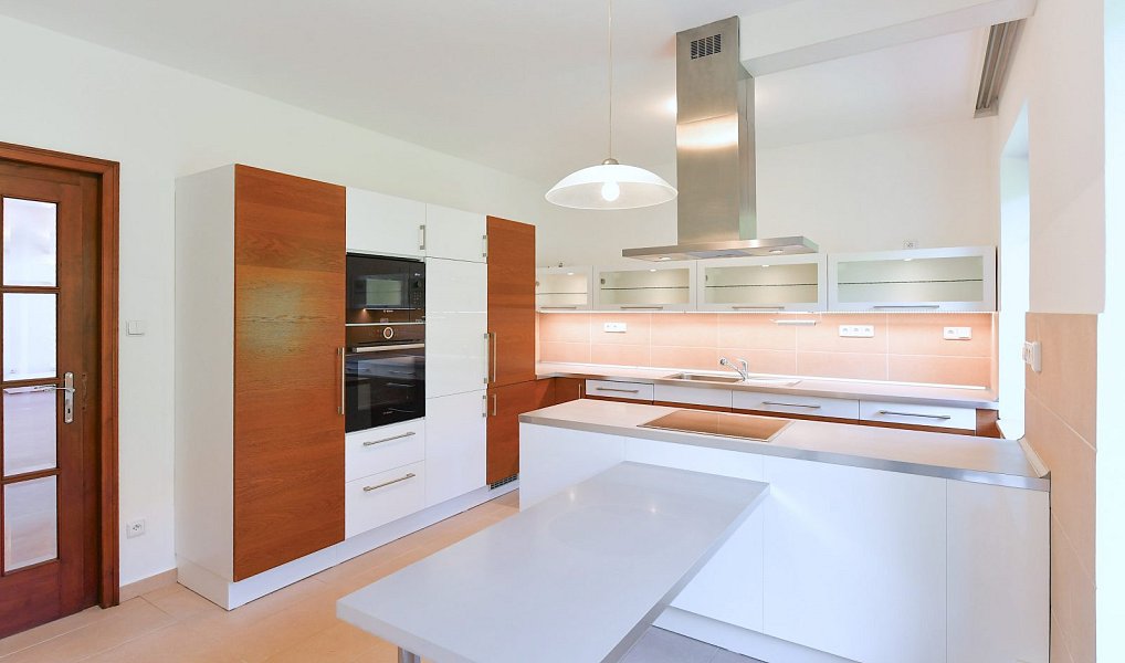 Pronájem kanceláře 417 m², Vestec – náhled fotky 5