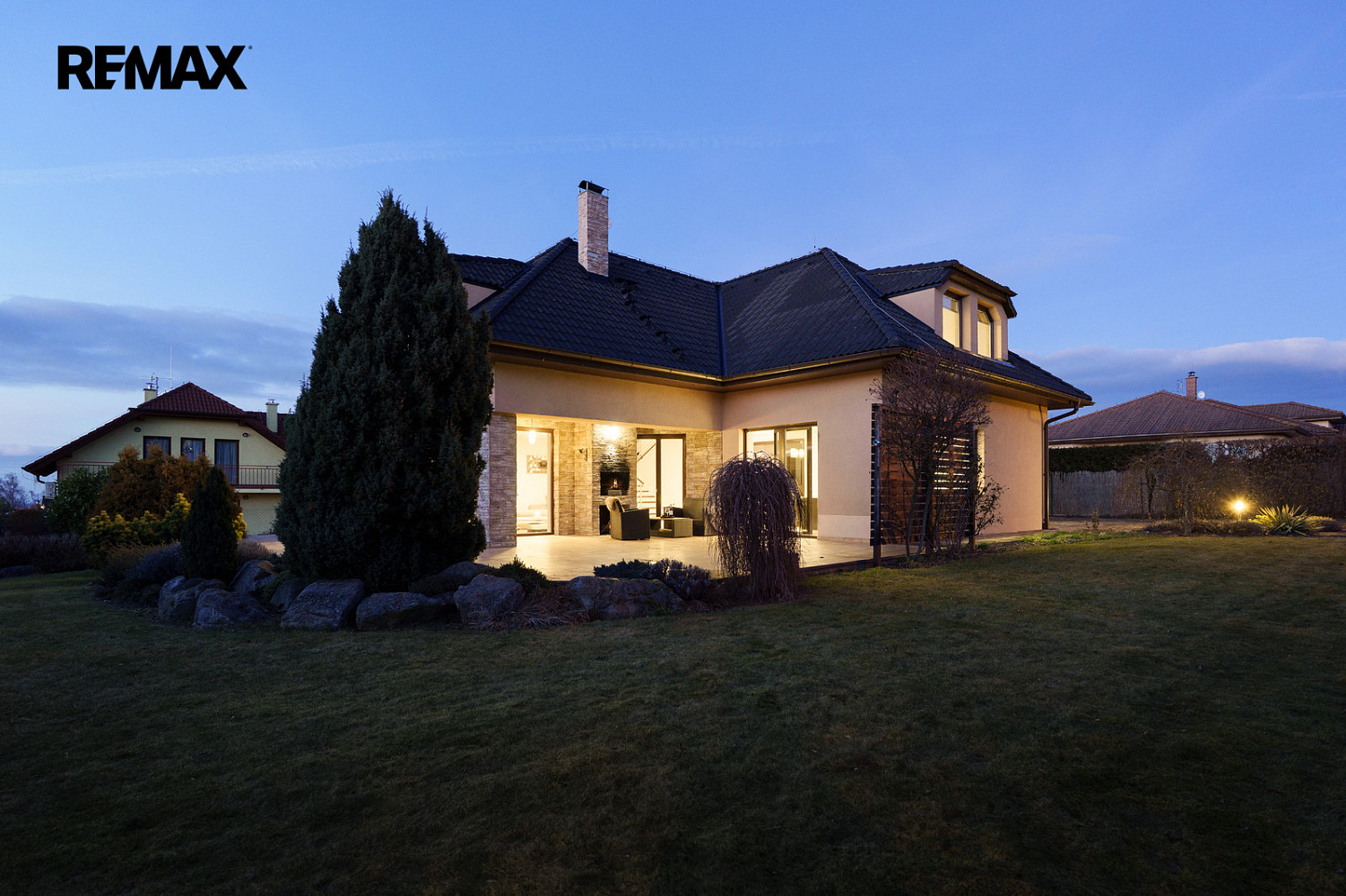 Prodej domu 260 m² s pozemkem 933 m² – pohled 2