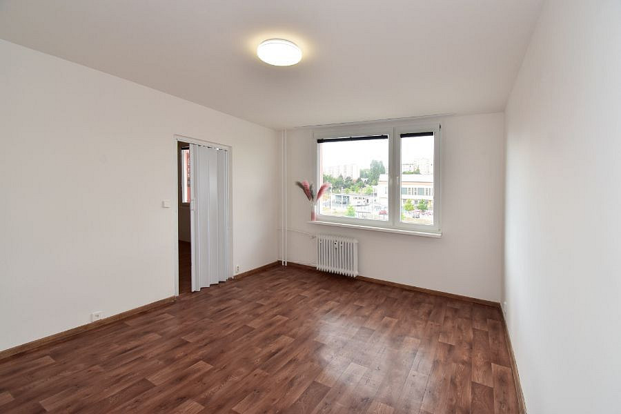 Pronájem bytu 1+1 35 m² – fotografie 3