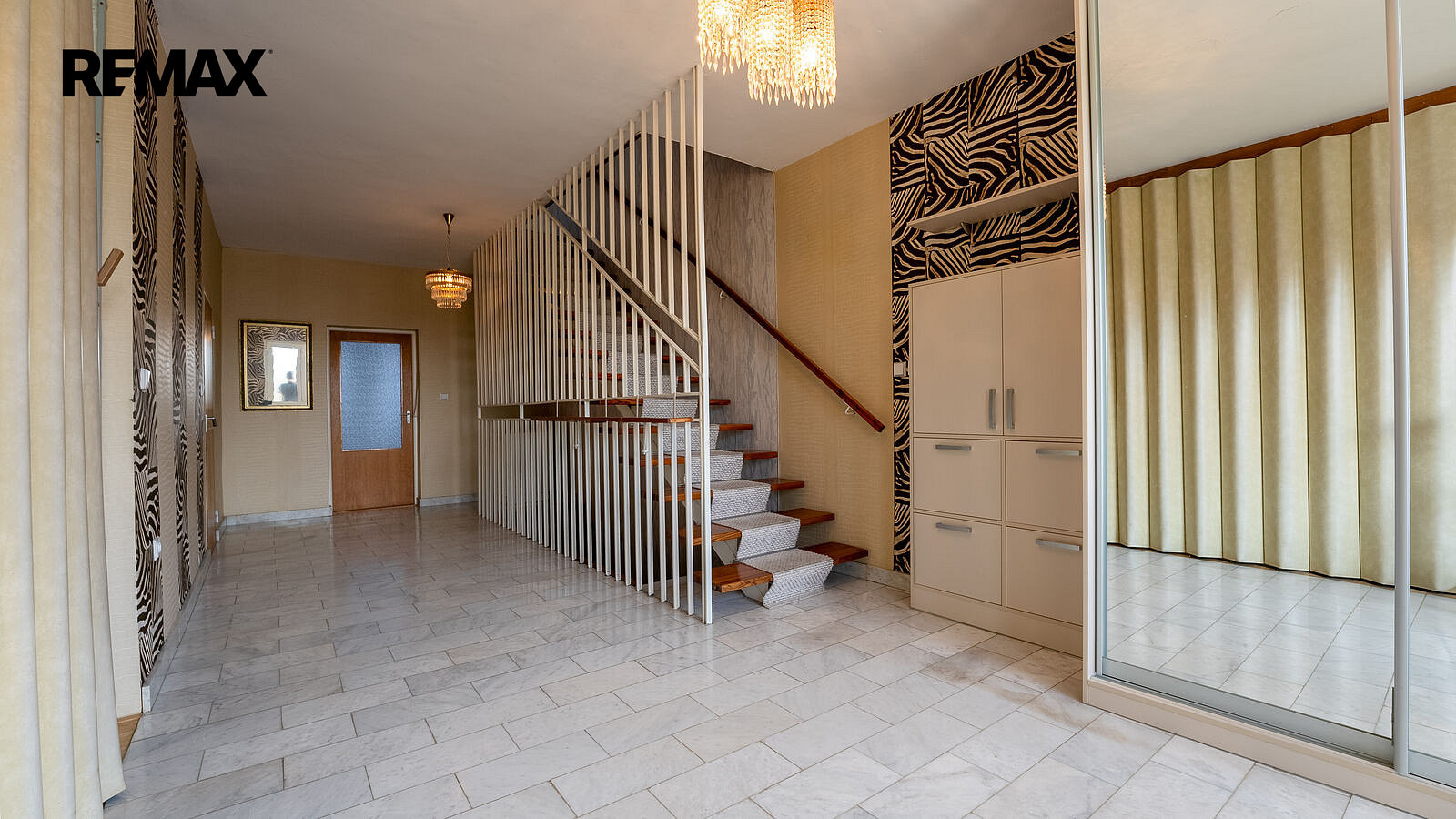 Prodej domu 284 m² s pozemkem 514 m² – fotografie 2
