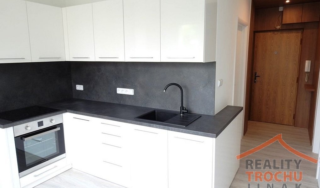 Pronájem bytu 1+1 38 m², Hradec Králové – náhled fotky 3