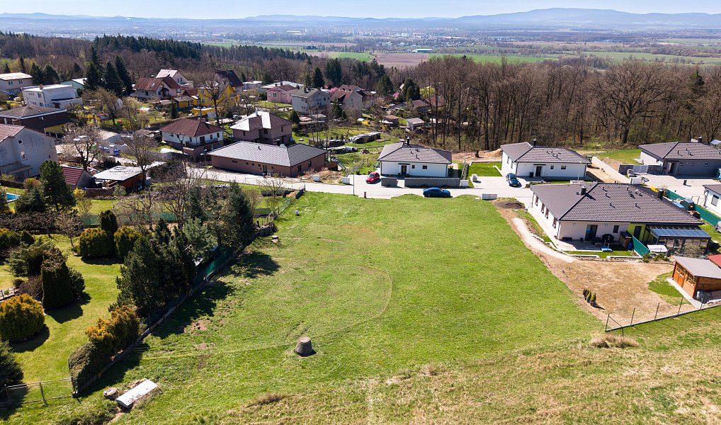 Prodej stavebního pozemku 848 m², Hosín – náhled fotky 2
