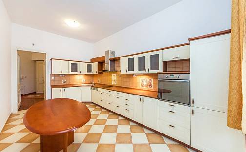 Prodej bytu 4+1 150 m², Na Plzeňce, Praha 5 - Smíchov
