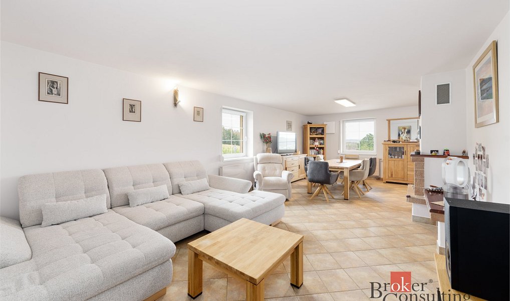 Prodej domu 239 m² s pozemkem 1 179 m², Nový Knín – náhled fotky 3
