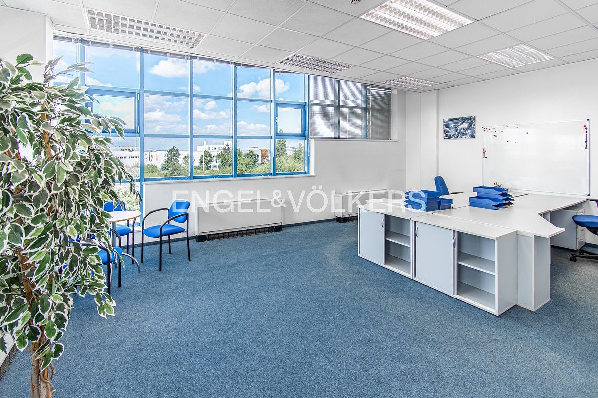 Pronájem kanceláře 670 m² – fotografie 4