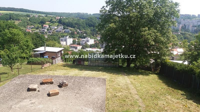 Mladcová, podíl o velikosti id. 1/2 na parc. č. st. 573, součástí je stavba č. p. 309 a pozemková pa