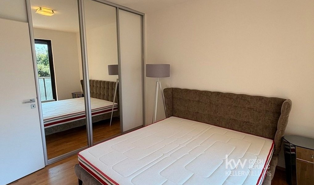 Pronájem bytu 2+kk 82 m², Praha – náhled fotky 3