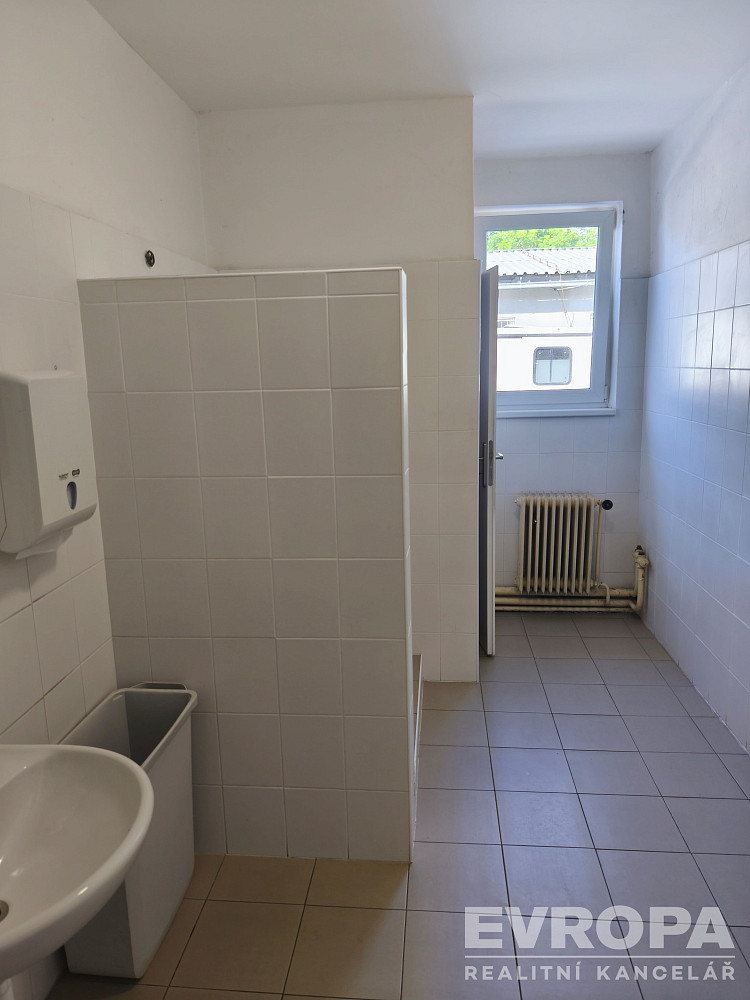 Pronájem prostorů pro sklad nebo lehkou výrobu 73m² Praha Ďáblice. – pohled 4