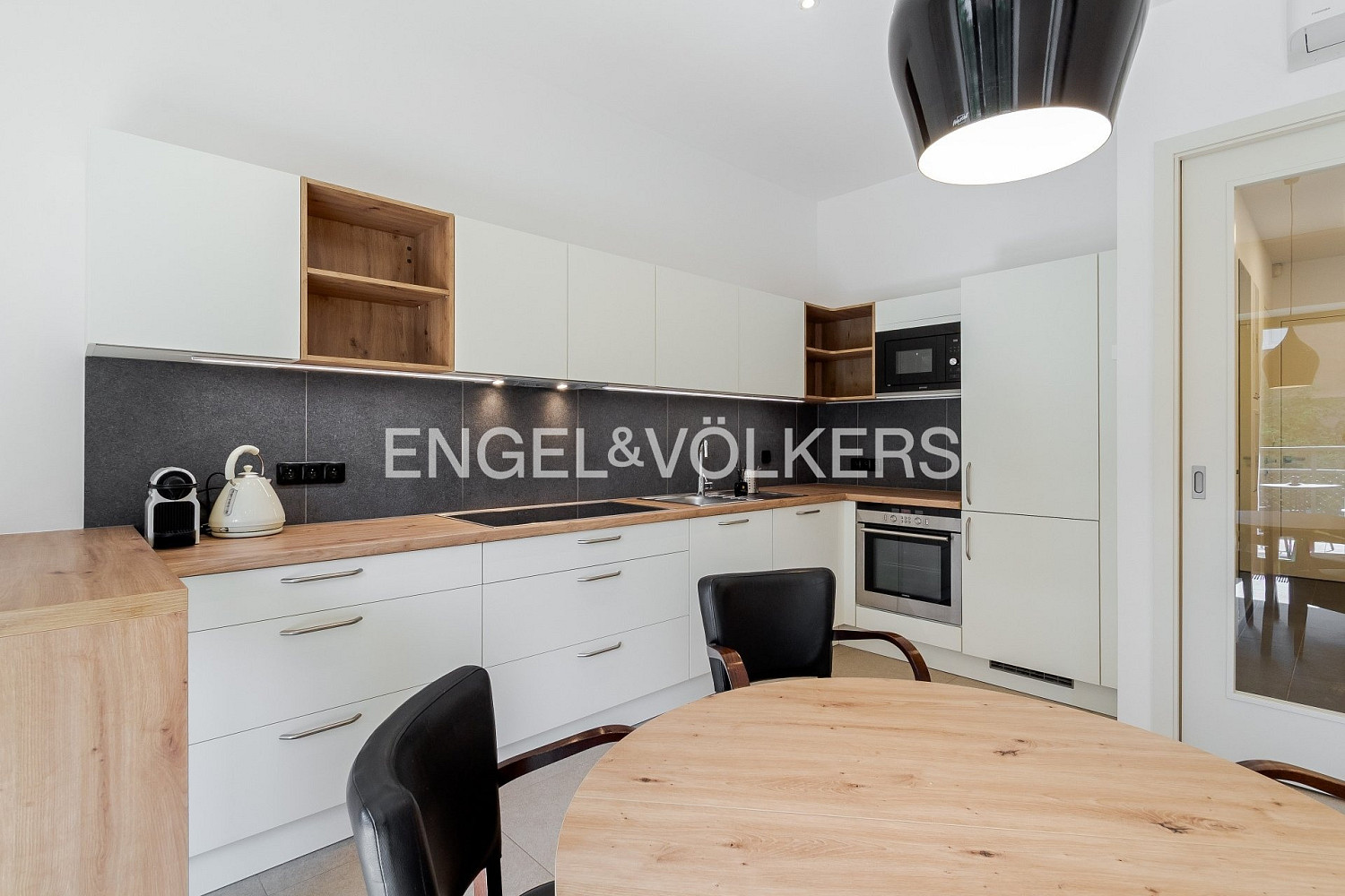 Pronájem bytu 2+kk 65 m² – fotografie 2