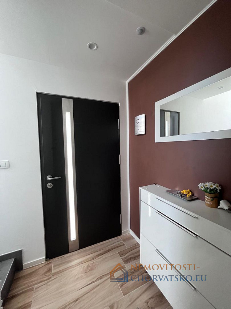 Prodej domu 150 m² s pozemkem 150 m² - Widok 2