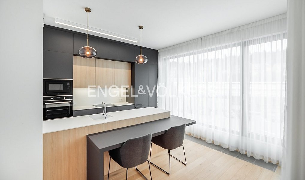 Pronájem bytu 2+kk 65 m², Praha – náhled fotky 3