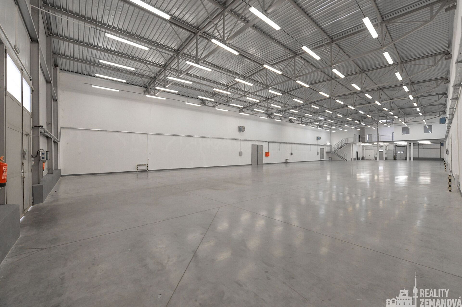Pronájem skladovacích prostor 1 395 m² – fotografie 3