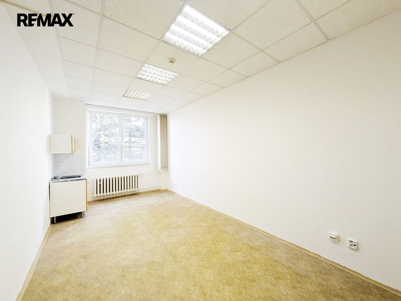 Pronájem kanceláře 74 m² – fotografie 2