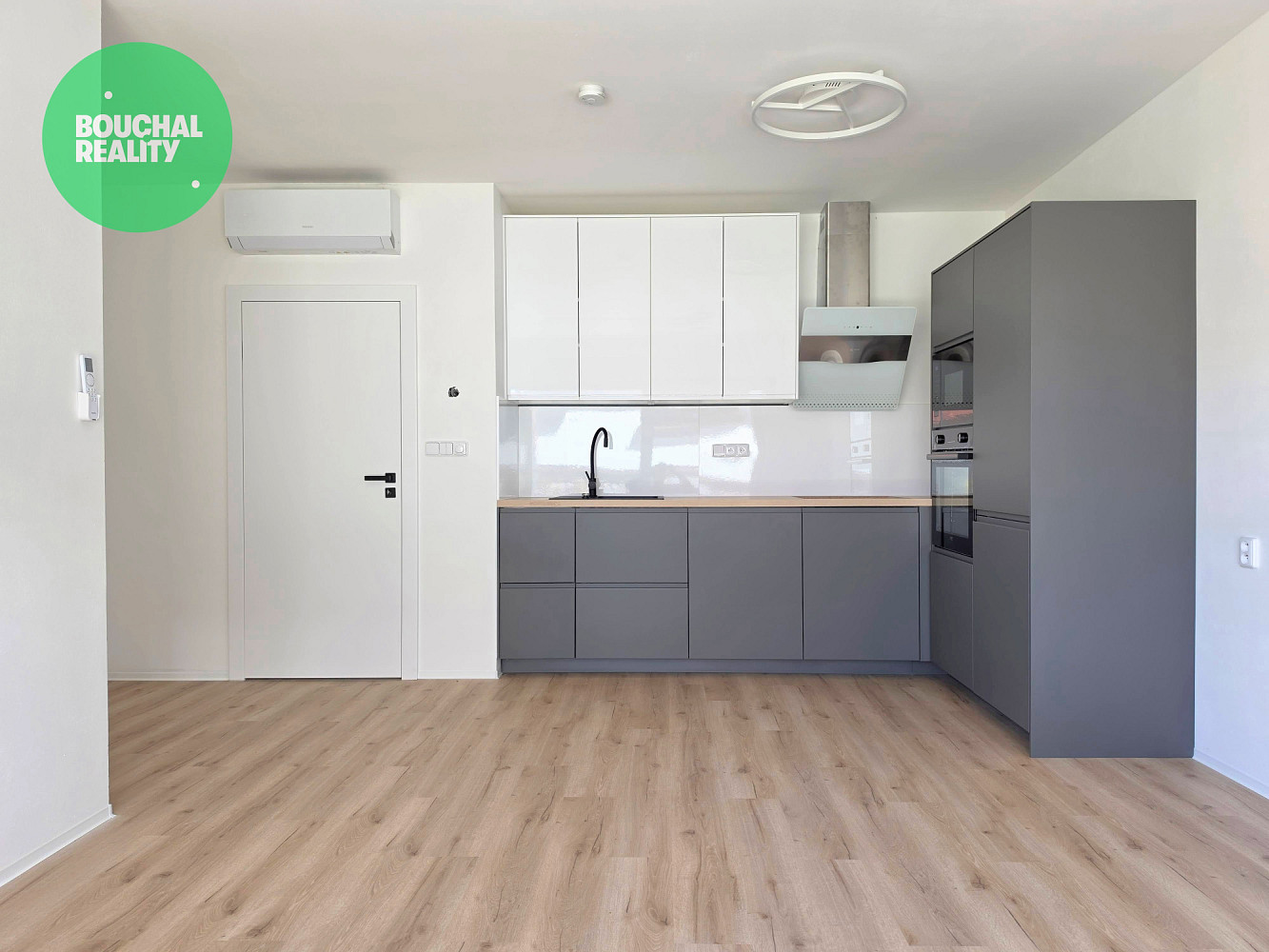 Pronájem bytu 1+kk 55 m² — photo 2