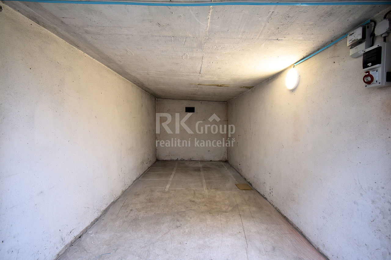 Pronájem garáže nebo skladu, 18 m2 + místo před garáží 12 m2, Praha 4 - Michle, ul. Kapitulská – fotografie 4