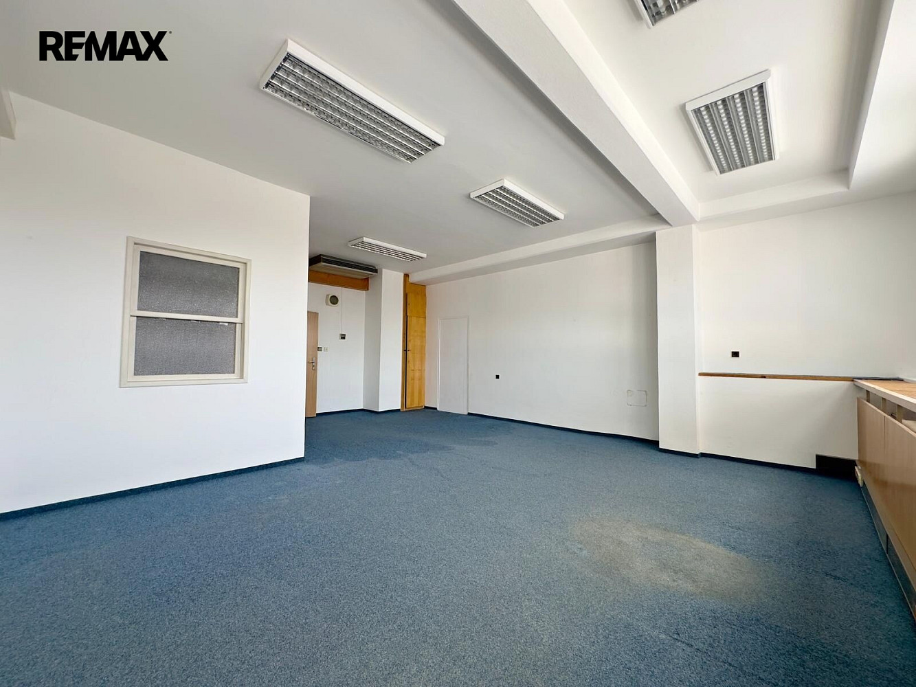 Pronájem kanceláře 38 m² – fotografie 3