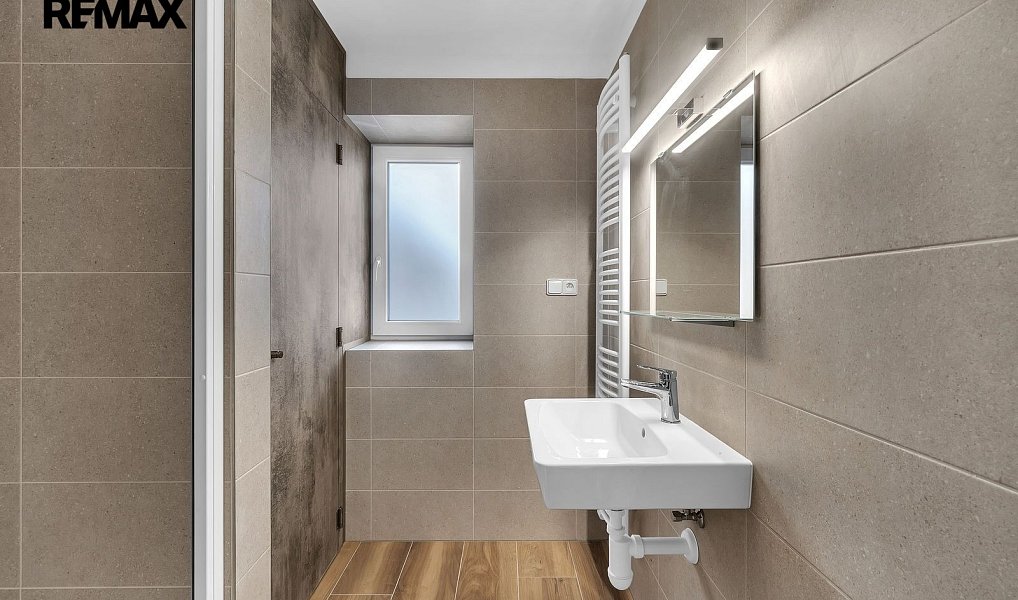 Pronájem bytu 2+1 35 m², Luštěnice – náhled fotky 2