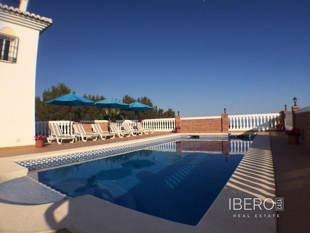 Prodej domu 450 m² s pozemkem 2 239 m²