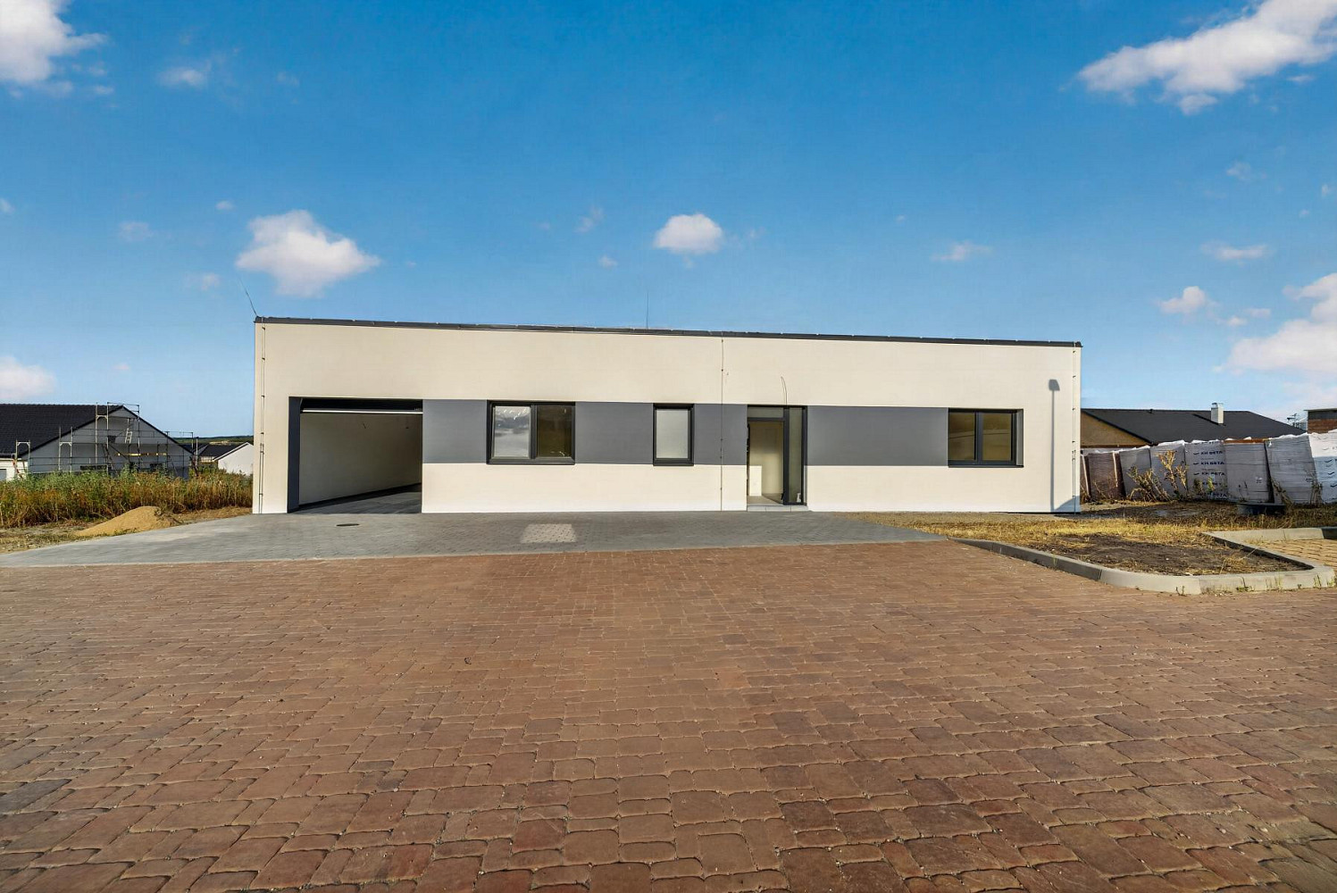 Prodej domu 183 m² s pozemkem 702 m² – fotografie 2