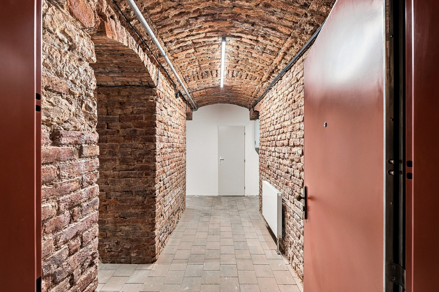 Pronájem komerčního objektu (jiného typu) 38 m²