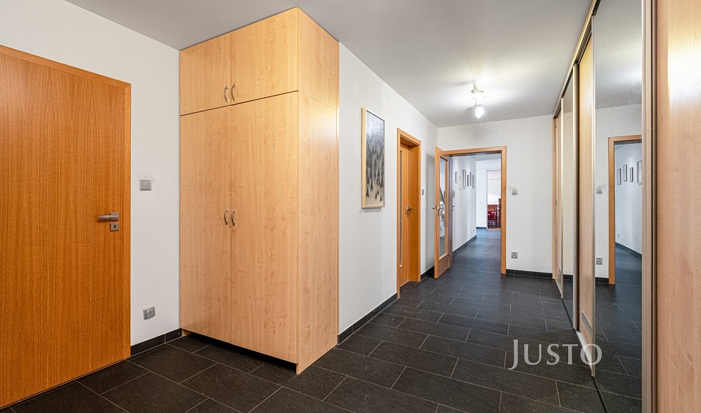 Prodej domu 456 m² s pozemkem 1 300 m², Jablonec nad Nisou – náhled fotky 12