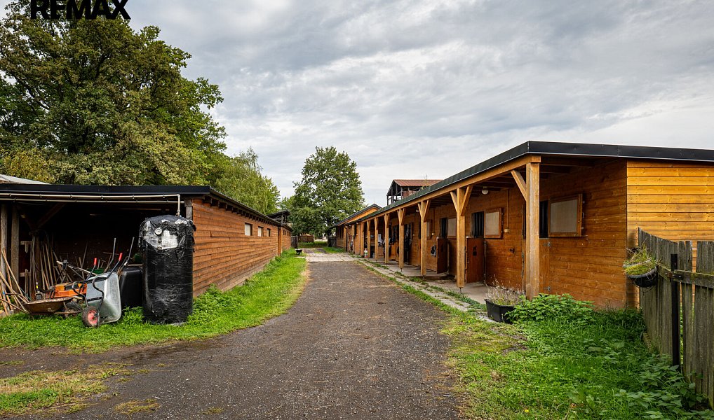 Prodej zemědělského objektu 2 400 m², Baška – náhled fotky 25