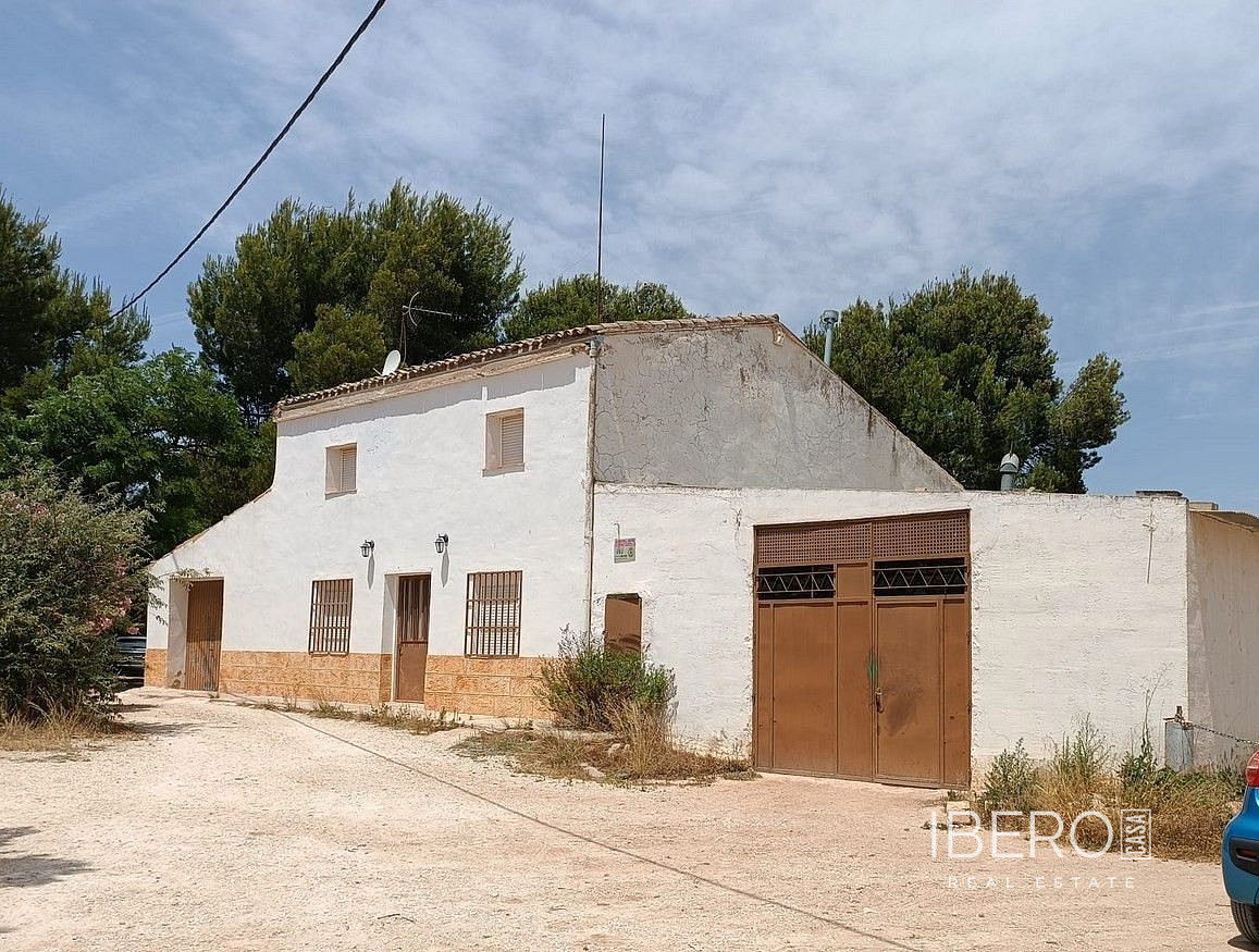 Prodej domu 340 m² s pozemkem 20 000 m²