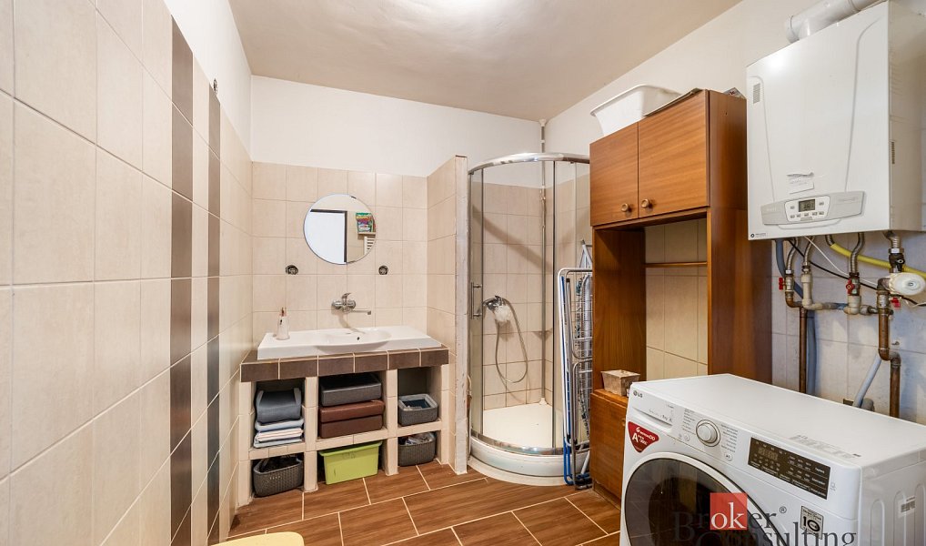 Prodej domu 220 m² s pozemkem 493 m², Blučina – náhled fotky 40