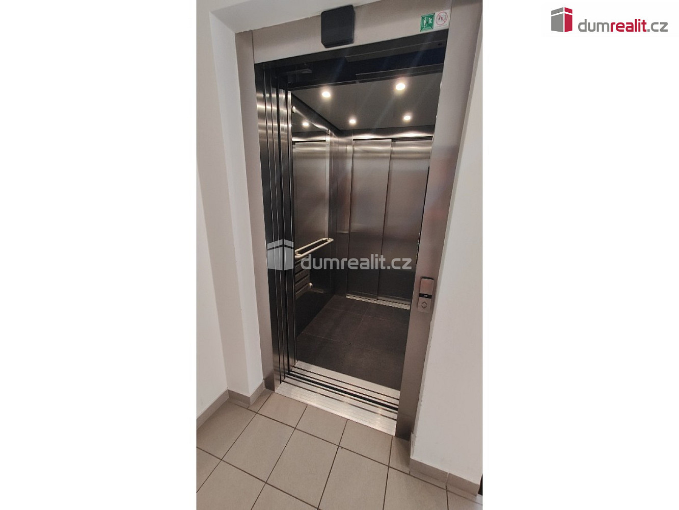 Pronájem parkovacího stání, 13 m2, novostavba, ov, praha 8 - dolní chabry — photo 4