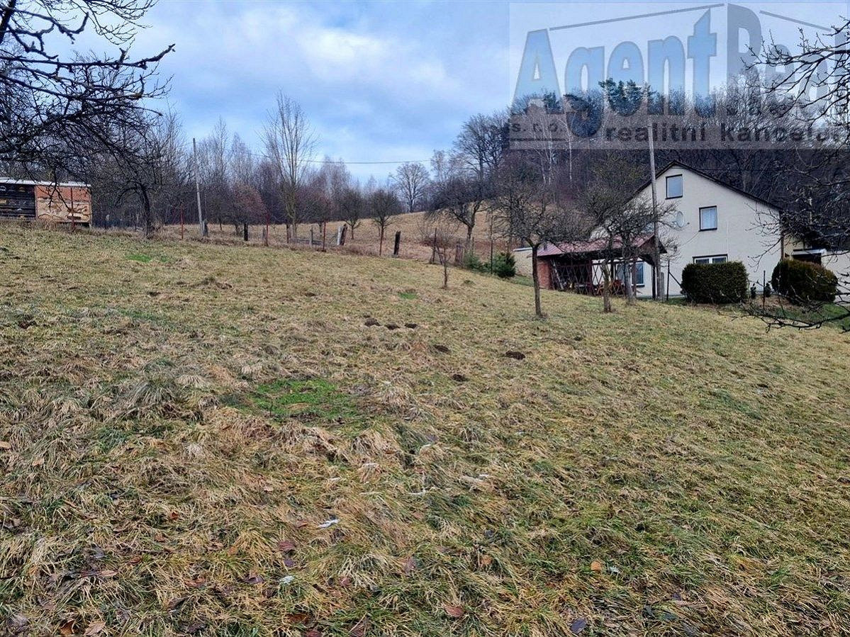 Prodej stavebního pozemku 994 m² – fotografie 2