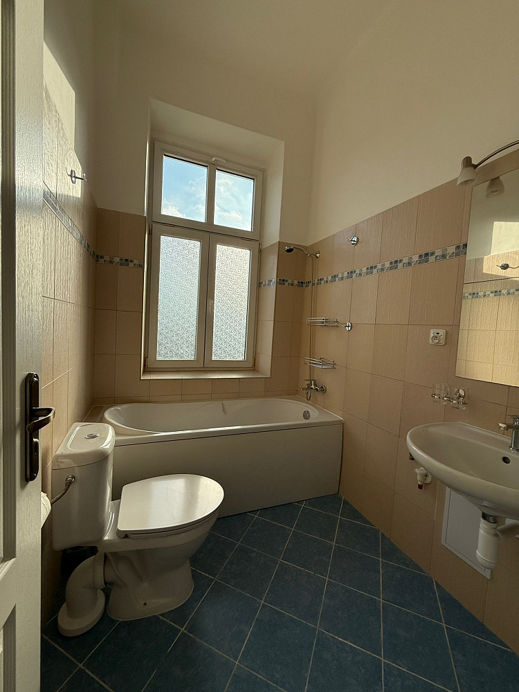 Pronájem bytu 3+1 92 m² – fotografie 3