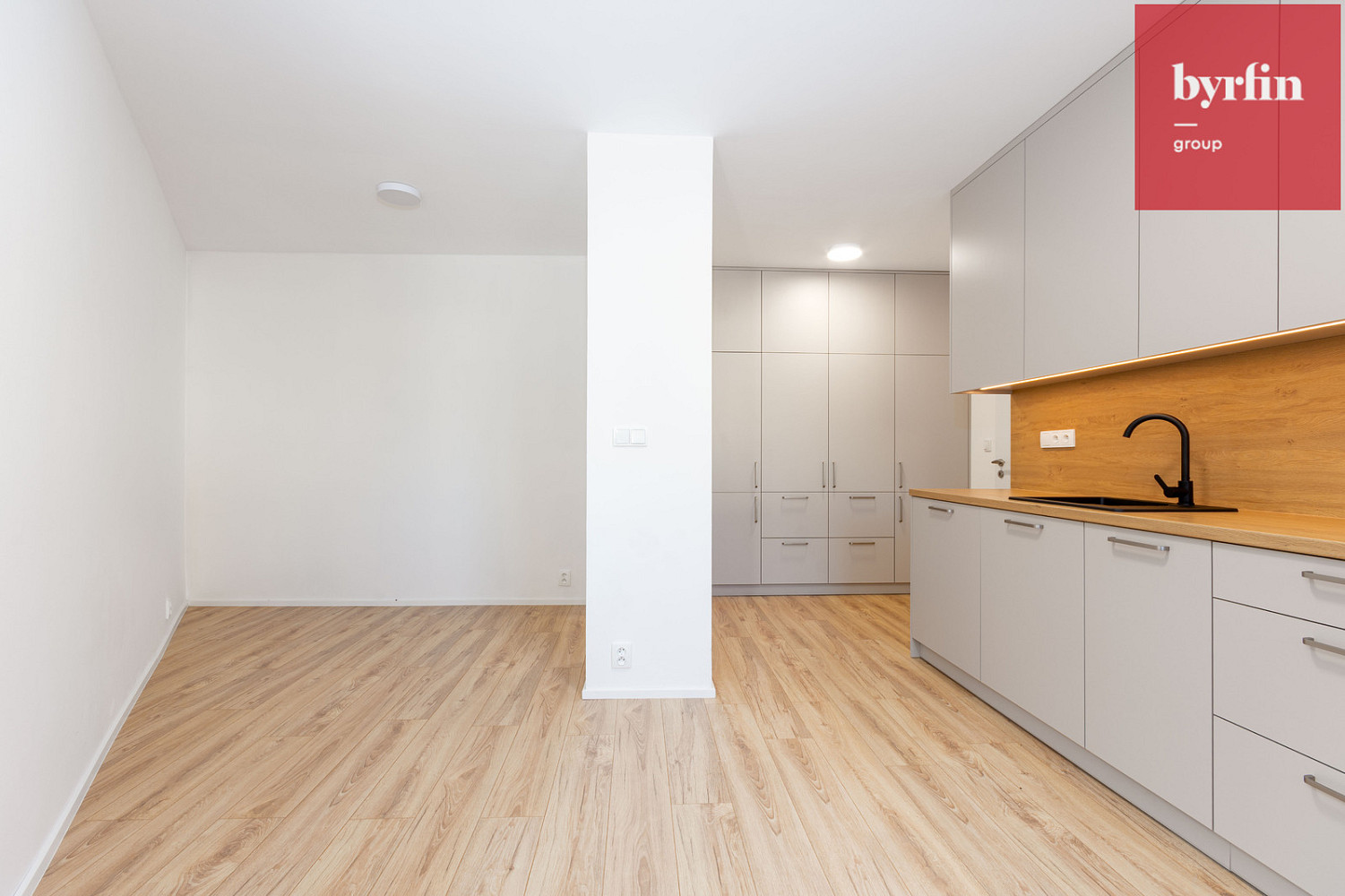 Prodej bytu 1+kk 28 m² – fotografie 3