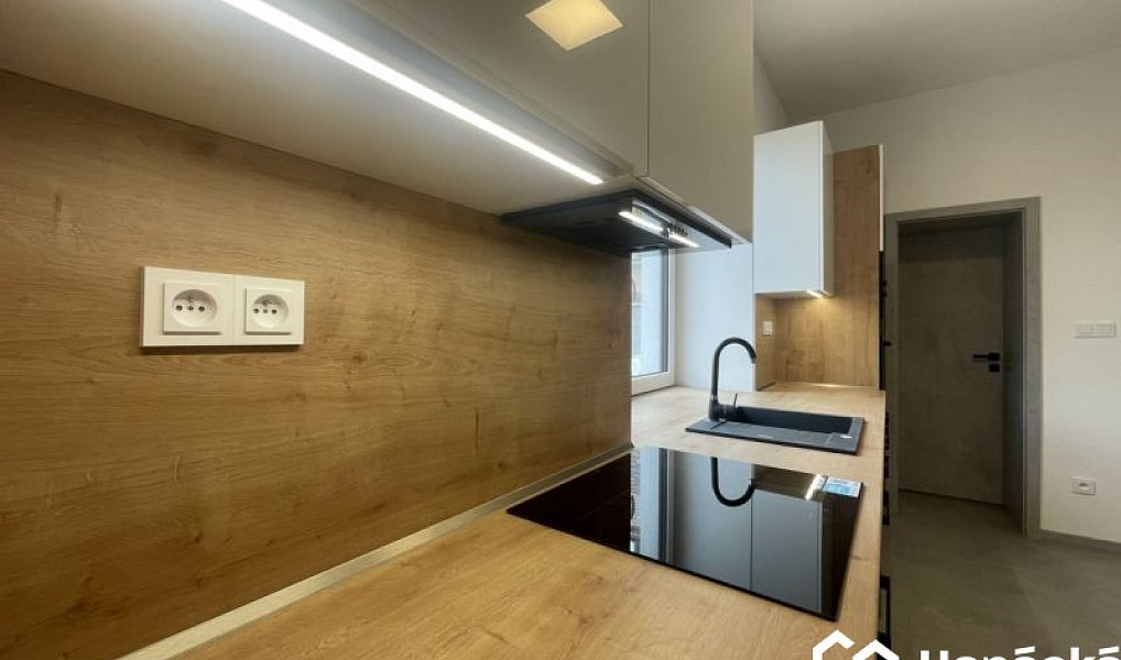 Pronájem bytu 1+kk 29 m², Hulín – náhled fotky 4