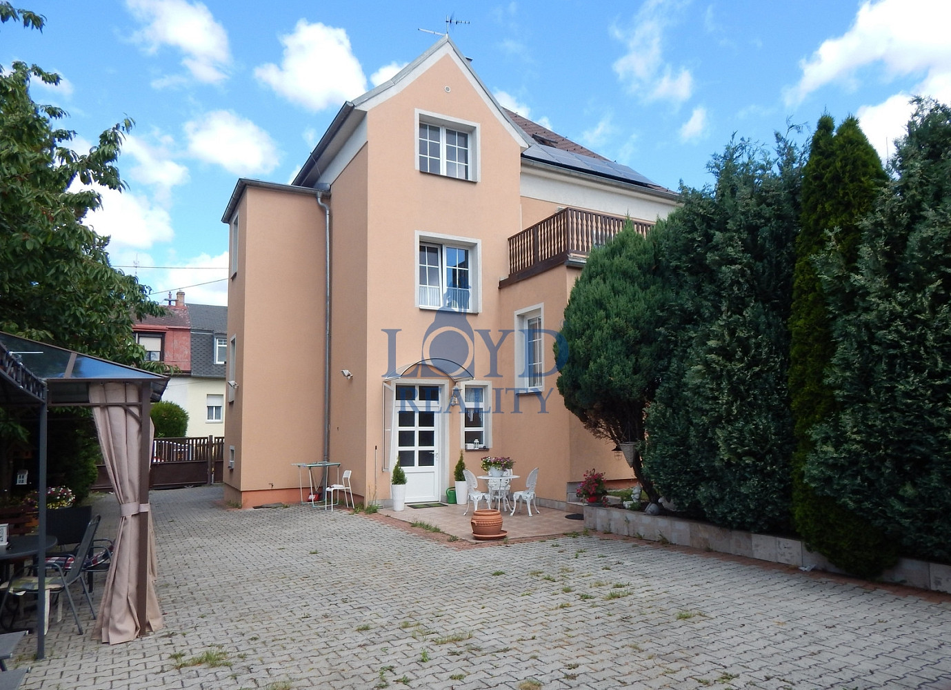 Prodej domu 210 m² s pozemkem 779 m² – fotografie 2