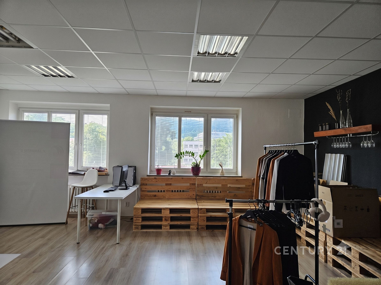 Pronájem kanceláře 260 m²