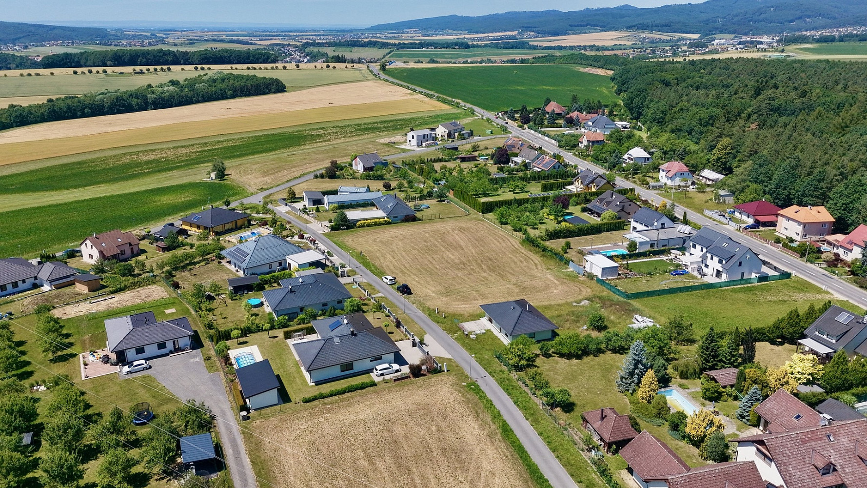 Prodej stavebního pozemku 1 058 m² – fotografie 2