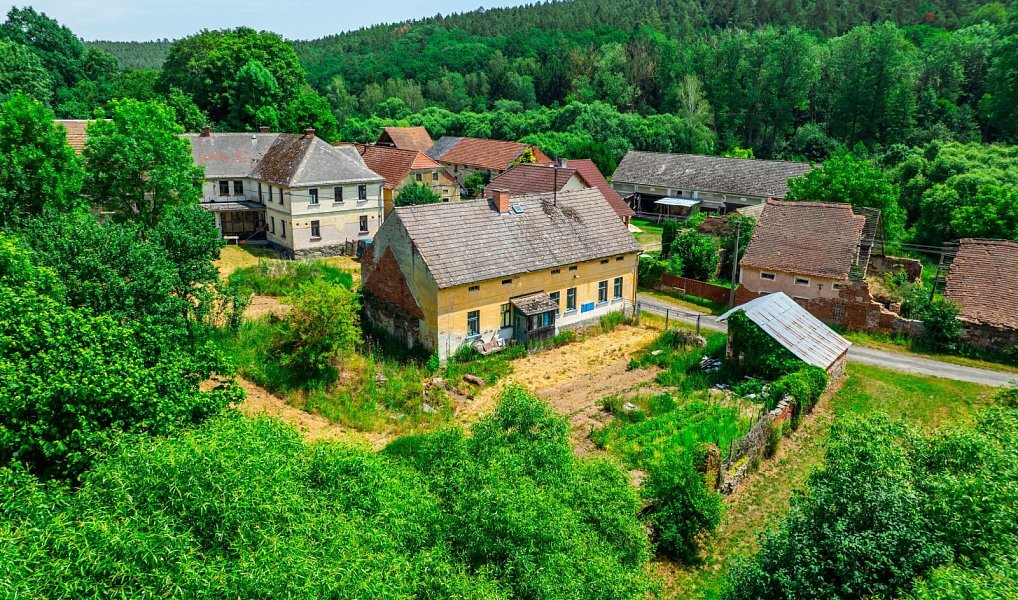 Prodej domu 150 m² s pozemkem 2 979 m², Hostouň – náhled fotky 2