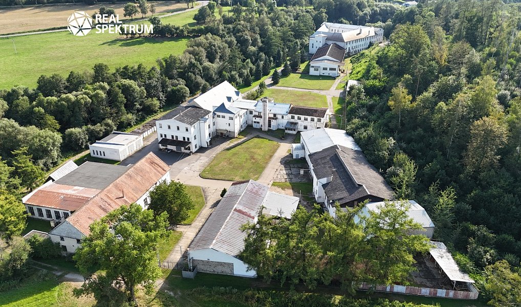 Prodej výrobních prostor 10 000 m², Batelov – náhled fotky 12