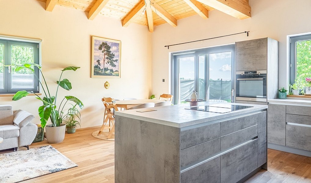 Prodej domu 165 m² s pozemkem 1 560 m², Ostrá – náhled fotky 3