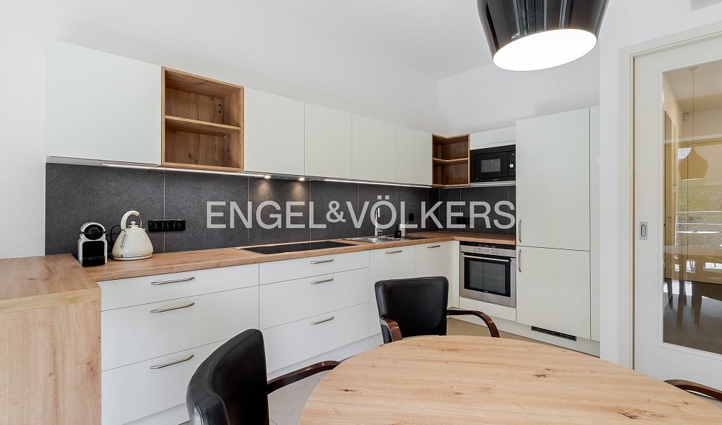 Pronájem bytu 2+kk 65 m², Praha – náhled fotky 2