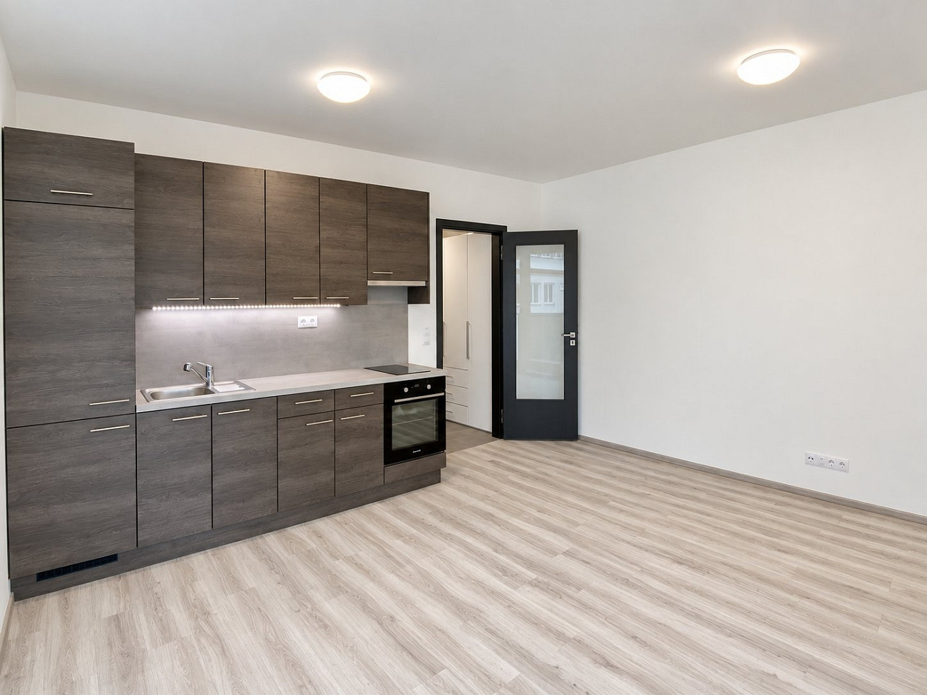 Pronájem bytu 1+kk 33 m² – fotografie 2