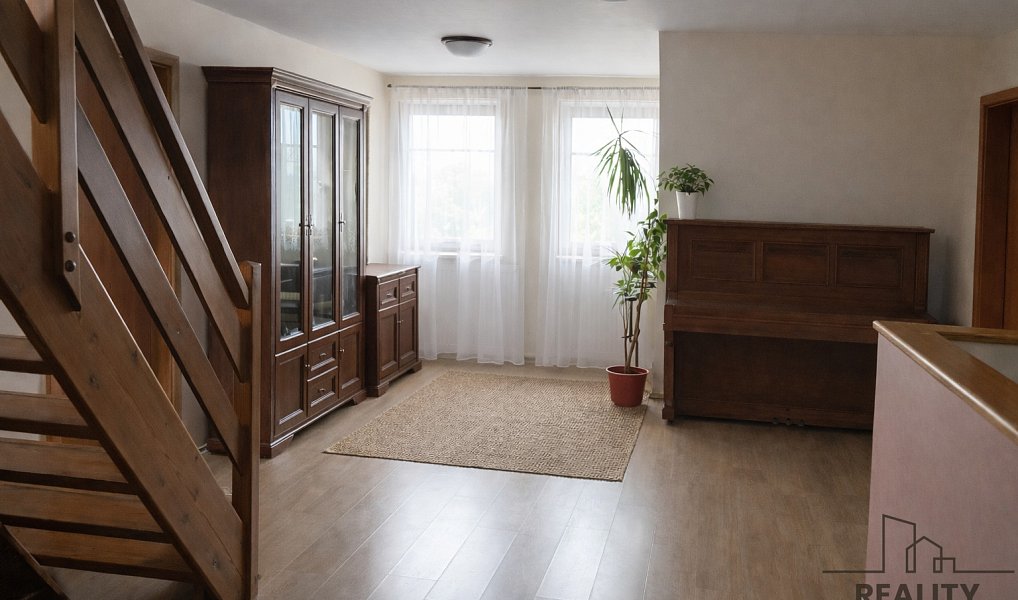 Prodej domu 369 m² s pozemkem 1 010 m², Jesenice – náhled fotky 9